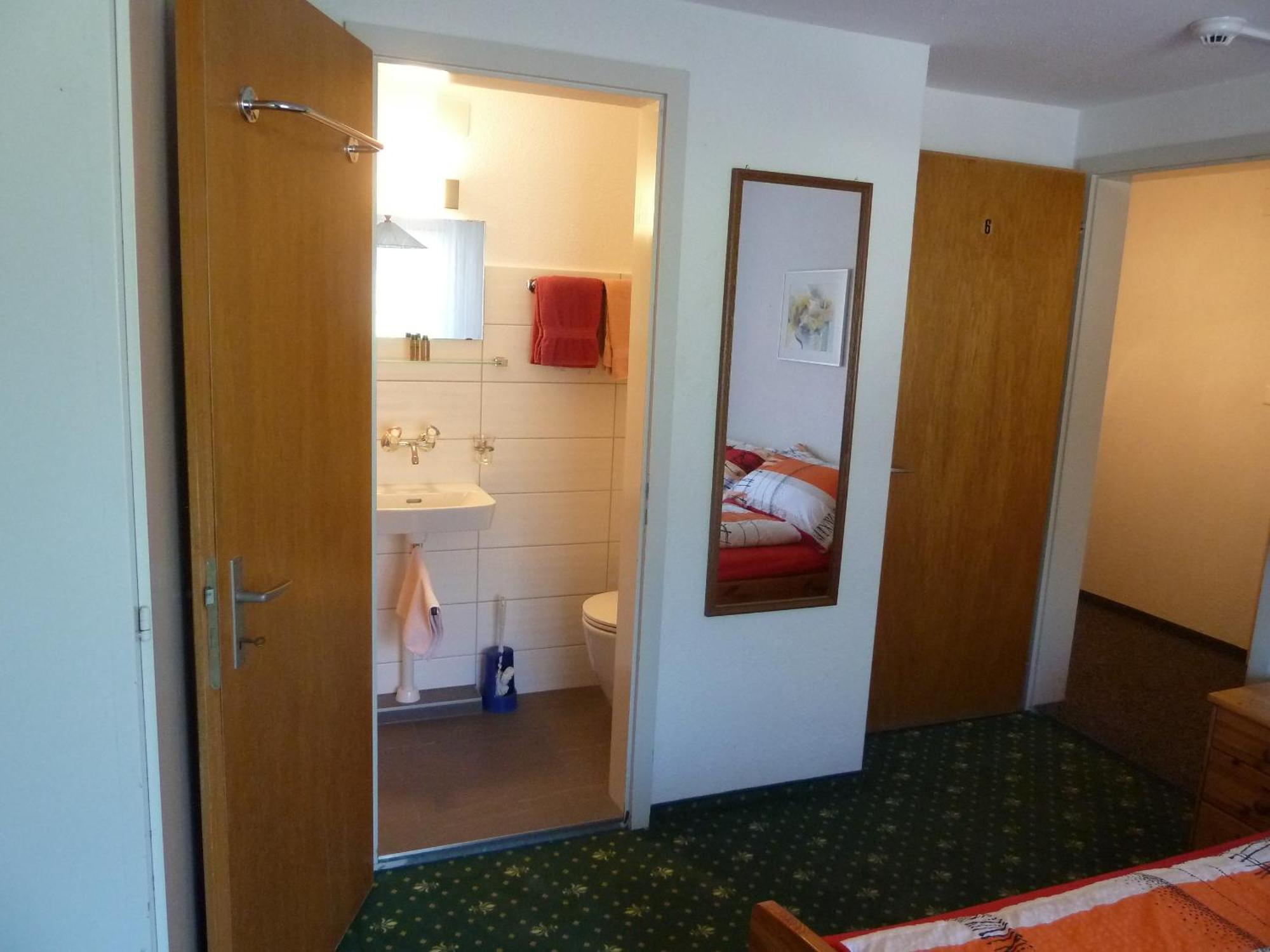Hotel Restaurant Sunnmatt Aeschi Bei Spiez Εξωτερικό φωτογραφία